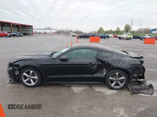 2017 Ford Mustang EcoBoost z VIN 1FA6P8TH8H5250242, wystawiony jako IAAI lot #41928531 z przebiegiem 81 632 mil mil oraz . Historia ofert i sprzedaży dostępna na DreamBid. Obrazek 14.
