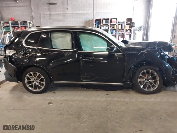 2021 BMW X5 xDrive40i with VIN 5UXCR6C01M9D94452, listed as a IAAI auction lot 41990011 with 1 mi miles. Bid and sale history available at carsss.com. Image 14.