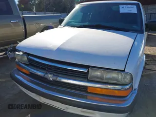 1999 Chevrolet S-10 LS with VIN 1GCCS19XXX8124043, listed as a IAAI auction lot 41730083 with 113,095 mi miles. Bid and sale history available at carsss.com. Image 12.