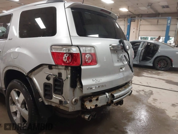 2011 GMC Acadia SLT1 with VIN 1GKKVRED3BJ411906, listed as a IAAI auction lot 41139873 with 197,267 mi miles. Bid and sale history available at carsss.com. Image 19.
