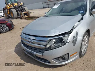 2011 Ford Fusion SE with VIN 3FAHP0HA0BR305471, listed as a IAAI auction lot 42099320 with 175,089 mi miles. Bid and sale history available at carsss.com. Image 6.