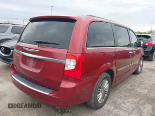 2015 Chrysler Town & Country Touring-L with VIN 2C4RC1CG6FR582911, listed as a IAAI auction lot 42117864 with 137,689 mi miles. Bid and sale history available at carsss.com. Image 4.