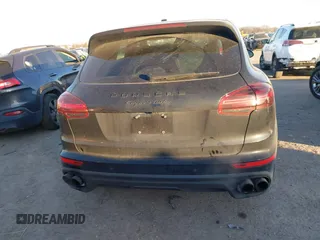 2017 Porsche Cayenne Turbo z VIN WP1AC2A2XHLA92993, wystawiony jako IAAI lot #41264521 z przebiegiem 83 257 mil mil oraz . Historia ofert i sprzedaży dostępna na DreamBid. Obrazek 16.