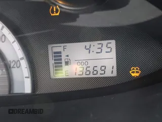 2008 Toyota Yaris z VIN JTDBT903784012634, wystawiony jako IAAI lot #42095324 z przebiegiem 136 691 mil mil oraz . Historia ofert i sprzedaży dostępna na DreamBid. Obrazek 15.
