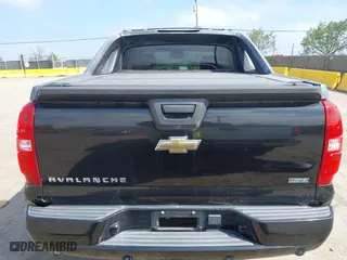 2011 Chevrolet Avalanche LT with VIN 3GNTKFE39BG119720, listed as a IAAI auction lot 42036526 with 190,381 mi miles. Bid and sale history available at carsss.com. Image 16.