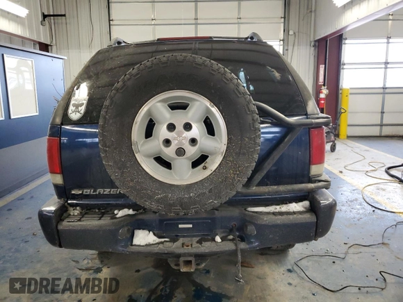2000 Chevrolet Blazer LS z VIN 1GNCT18WXYK132399, wystawiony jako Copart lot #87880555 z przebiegiem 89 350 mil mil oraz Czysty tytuł • Clean title. Historia ofert i sprzedaży dostępna na DreamBid. Obrazek 6.