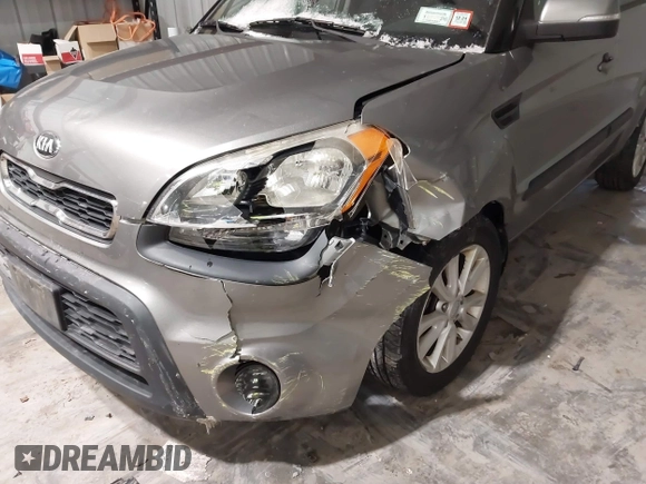 2013 Kia Soul + z VIN KNDJT2A69D7625620, wystawiony jako IAAI lot #41370053 z przebiegiem 70 662 mil mil oraz . Historia ofert i sprzedaży dostępna na DreamBid. Obrazek 6.
