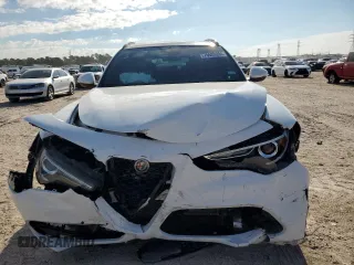 2022 Alfa Romeo Stelvio Sprint z VIN ZASPAKANXN7D28081, wystawiony jako Copart lot #70625994 z przebiegiem Nie podano mil oraz Szkody całkowita. Historia ofert i sprzedaży dostępna na DreamBid. Obrazek 5.