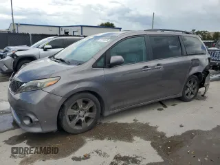 2016 Toyota Sienna SE z VIN 5TDXK3DC4GS749888, wystawiony jako Copart lot #62718105 z przebiegiem 223 617 mil mil oraz Czysty tytuł • Clean title. Historia ofert i sprzedaży dostępna na DreamBid. Obrazek 1.