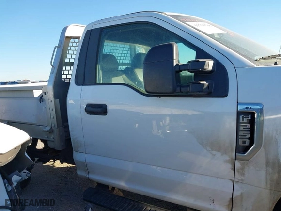 2019 Ford Super Duty F-250 SRW XL with VIN 1FDBF2A62KEG59656, listed as a IAAI auction lot 41756788 with 107,723 mi miles. Bid and sale history available at carsss.com. Image 12.