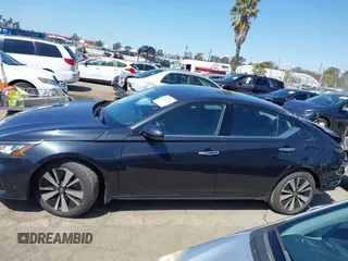 2019 Nissan Altima 2.5 SV with VIN 1N4BL4DVXKC192757, listed as a IAAI auction lot 41967586 with 31,066 mi miles. Bid and sale history available at carsss.com. Image 15.