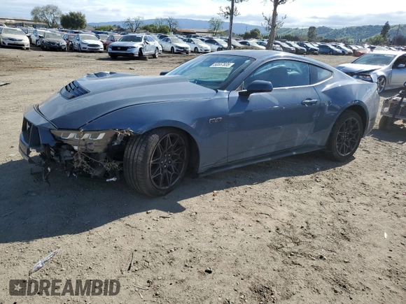 2024 Ford Mustang GT с VIN 1FA6P8CF6R5422414, выставлен на аукционе Copart как лот 50557835 с пробегом 21 462 миль миль и Списание • Salvage title. История ставок и продаж доступна на DreamBid. Изображение 1.
