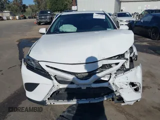 2020 Toyota Camry SE z VIN 4T1G11AK6LU929149, wystawiony jako IAAI lot #41837890 z przebiegiem 101 179 mil mil oraz . Historia ofert i sprzedaży dostępna na DreamBid. Obrazek 12.