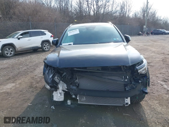 2024 Volvo XC40 Plus Dark Theme with VIN YV4L12UL8R2270960, listed as a IAAI auction lot 41642556 with 5,909 mi miles and . Bid and sale history available at DreamBid. Image 13.