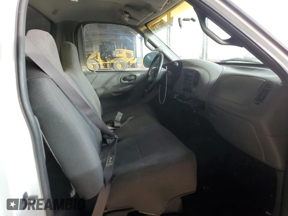 2001 Ford F-150 XL with VIN 2FTPF17Z41CA93204, listed as a Copart auction lot 86637324 with 121,331 mi miles and Salvage title. Bid and sale history available at DreamBid. Image 10.