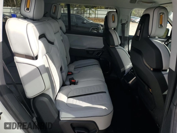 2024 Rivian R1S Adventure z VIN 7PDSGABA1RN030813, wystawiony jako Copart lot #47614385 z przebiegiem 16 946 mil mil oraz Szkody całkowita. Historia ofert i sprzedaży dostępna na DreamBid. Obrazek 11.