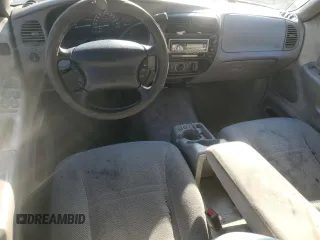 2000 Ford Explorer XLS z VIN 1FMZU62X3YZB92977, wystawiony jako Copart lot #80858044 z przebiegiem 239 166 mil mil oraz Szkoda całkowita • Salvage title. Historia ofert i sprzedaży dostępna na DreamBid. Obrazek 8.