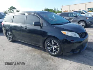 2013 Toyota Sienna L z VIN 5TDZK3DC9DS357722, wystawiony jako IAAI lot #42369515 z przebiegiem 190 548 mil mil oraz . Historia ofert i sprzedaży dostępna na DreamBid. Obrazek 1.