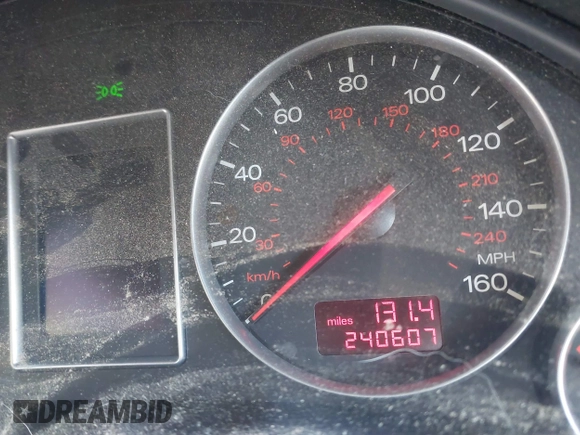 2004 Audi A4 1.8T with VIN WAULC68E14A287000, listed as a IAAI auction lot 41591065 with 240,607 mi miles. Bid and sale history available at carsss.com. Image 7.
