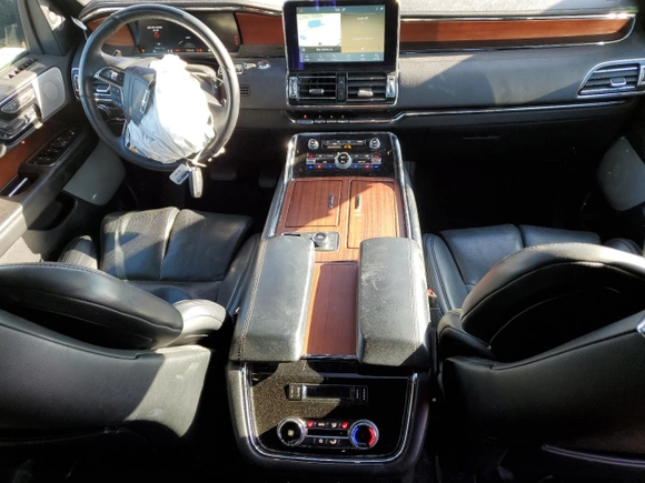 2020 Lincoln Navigator Reserve z VIN 5LMJJ2LT2LEL09441, wystawiony jako Copart lot #50593575 z przebiegiem 59 347 mil mil oraz Szkoda całkowita • Salvage title. Historia ofert i sprzedaży dostępna na DreamBid. Obrazek 8.