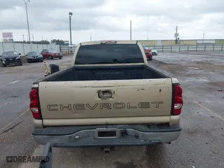 2005 Chevrolet Silverado 1500 Work Truck with VIN 1GCEC19X35Z172769, listed as a IAAI auction lot 41700065 with 304,723 mi miles. Bid and sale history available at carsss.com. Image 16.