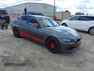 2013 BMW 3 Series 328i z VIN WBA3A5C5XDF353098, wystawiony jako IAAI lot #42522169 z przebiegiem 153 710 mil mil oraz . Historia ofert i sprzedaży dostępna na DreamBid. Obrazek 1.