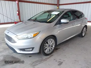 2017 Ford Focus Titanium z VIN 1FADP3N2XHL288103, wystawiony jako IAAI lot #42573844 z przebiegiem 128 952 mil mil oraz . Historia ofert i sprzedaży dostępna na DreamBid. Obrazek 2.