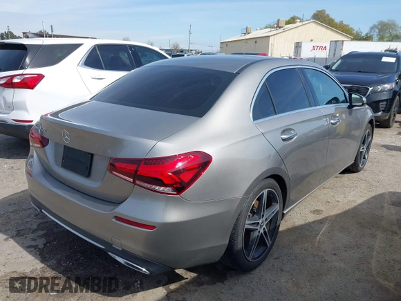 2019 Mercedes-Benz A 220 z VIN WDD3G4EB1KW025196, wystawiony jako IAAI lot #41861125 z przebiegiem 79 396 mil mil oraz . Historia ofert i sprzedaży dostępna na DreamBid. Obrazek 4.