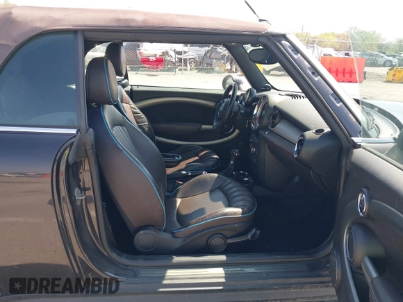 2012 MINI Convertible S с VIN WMWZP3C52CT550179, выставлен на аукционе IAAI как лот 42046285 с пробегом 87 718 миль миль и . История ставок и продаж доступна на DreamBid. Изображение 5.
