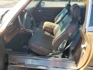 1987 Mercedes-Benz 560 SL z VIN WDBBA48D6HA060485, wystawiony jako Copart lot #57867585 z przebiegiem 120 808 mil mil oraz Tytuł czysty. Historia ofert i sprzedaży dostępna na DreamBid. Obrazek 7.