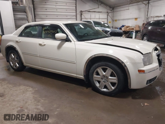 2006 Chrysler 300 Touring with VIN 2C3LK53G76H518015, listed as a IAAI auction lot 41440502 with 117,789 mi miles. Bid and sale history available at carsss.com. Image 1.