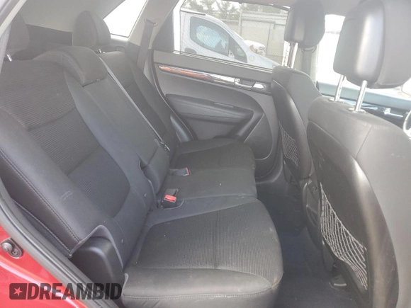 2014 Kia Sorento LX z VIN 5XYKT3A6XEG449692, wystawiony jako Copart lot #55324885 z przebiegiem 103 809 mil mil oraz Szkoda całkowita • Salvage title. Historia ofert i sprzedaży dostępna na DreamBid. Obrazek 11.