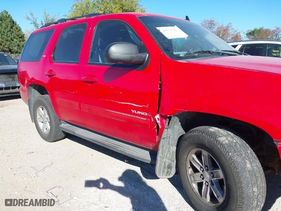 2014 GMC Yukon SLT with VIN 1GKS2CE09ER205031, listed as a IAAI auction lot 40513050 with 190,172 mi miles. Bid and sale history available at carsss.com. Image 6.