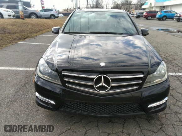 2014 Mercedes-Benz C 300 Sport z VIN WDDGF8AB6ER321318, wystawiony jako IAAI lot #41542545 z przebiegiem 109 829 mil mil oraz . Historia ofert i sprzedaży dostępna na DreamBid. Obrazek 12.