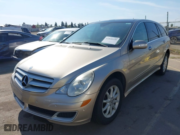 2007 Mercedes-Benz R 3.5L с VIN 4JGCB65EX7A049642, выставлен на аукционе IAAI как лот 41868128 с пробегом 145 587 миль миль и . История ставок и продаж доступна на DreamBid. Изображение 2.