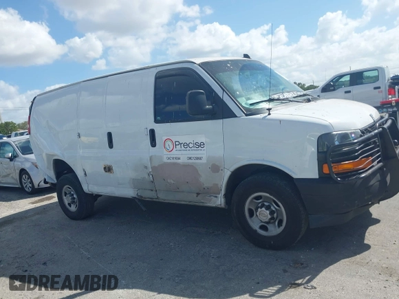 2018 Chevrolet Express Cargo Van with VIN 1GCWGAFP0J1177319, listed as a IAAI auction lot 41575100 with 132,479 mi miles. Bid and sale history available at carsss.com. Image 12.