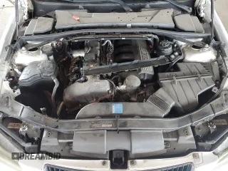 2006 BMW 3 Series 325i z VIN WBAVB135X6PT24700, wystawiony jako Copart lot #59747265 z przebiegiem 202 609 mil mil oraz Czysty tytuł • Clean title. Historia ofert i sprzedaży dostępna na DreamBid. Obrazek 11.