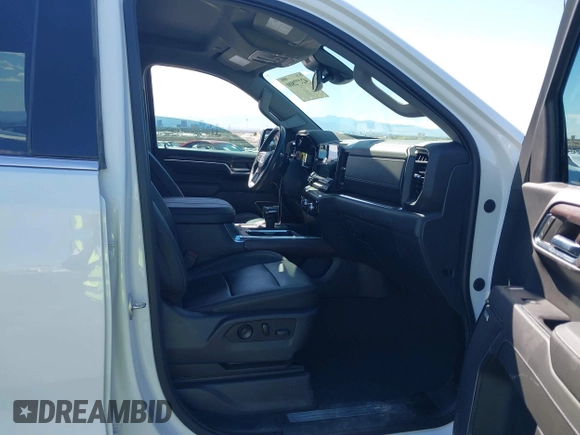 2023 GMC Sierra 1500 SLT z VIN 3GTUUDE86PG103392, wystawiony jako IAAI lot #42272800 z przebiegiem 25 545 mil mil oraz . Historia ofert i sprzedaży dostępna na DreamBid. Obrazek 5.