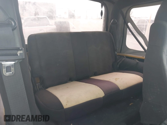 2005 Jeep Wrangler SE z VIN 1J4FA29S95P373313, wystawiony jako IAAI lot #42340611 z przebiegiem 162 801 mil mil oraz . Historia ofert i sprzedaży dostępna na DreamBid. Obrazek 8.
