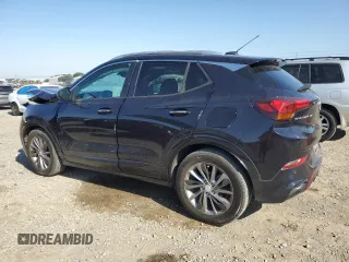 2020 Buick Encore GX Select z VIN KL4MMDSL2LB092302, wystawiony jako Copart lot #52557685 z przebiegiem 40 632 mil mil oraz Szkoda całkowita • Salvage title. Historia ofert i sprzedaży dostępna na DreamBid. Obrazek 2.