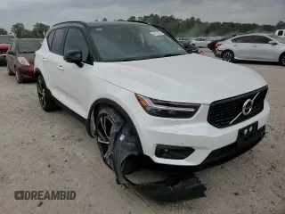 2022 Volvo XC40 R-Design z VIN YV4AC2HM9N2657130, wystawiony jako Copart lot #47513503 z przebiegiem 11 558 mil mil oraz . Historia ofert i sprzedaży dostępna na DreamBid. Obrazek 11.