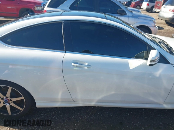 2015 Mercedes-Benz C-Class C 250 with VIN WDDGJ4HB3FG389019, listed as a IAAI auction lot 41220328 with 1 mi miles. Bid and sale history available at carsss.com. Image 12.