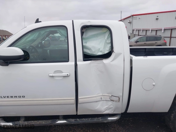 2010 Chevrolet Silverado 1500 LT with VIN 1GCSKSE36AZ137555, listed as a IAAI auction lot 41655037 with 139,574 mi miles. Bid and sale history available at carsss.com. Image 6.
