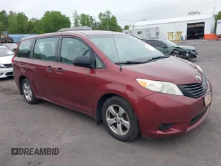 2014 Toyota Sienna L z VIN 5TDZK3DC2ES505680, wystawiony jako IAAI lot #42307763 z przebiegiem 170 628 mil mil oraz . Historia ofert i sprzedaży dostępna na DreamBid. Obrazek 1.