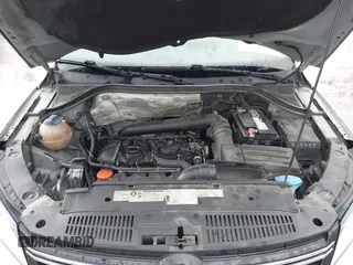 2013 Volkswagen Tiguan SE z VIN WVGAV7AX2DW532486, wystawiony jako IAAI lot #42813235 z przebiegiem 164 321 mil mil oraz . Historia ofert i sprzedaży dostępna na DreamBid. Obrazek 10.