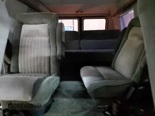 1984 Chevrolet Chevy Van z VIN 1GBEG25HXE7178870, wystawiony jako Copart lot #49771585 z przebiegiem 72 106 mil mil oraz Czysty tytuł • Clean title. Historia ofert i sprzedaży dostępna na DreamBid. Obrazek 10.