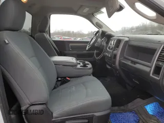 2017 Ram 1500 Tradesman z VIN 3C6JR6AG4HG591621, wystawiony jako Copart lot #43058735 z przebiegiem 48 708 mil mil oraz Szkoda całkowita • Salvage title. Historia ofert i sprzedaży dostępna na DreamBid. Obrazek 10.