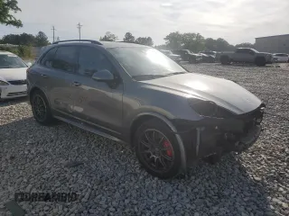 2017 Porsche Cayenne GTS z VIN WP1AD2A22HLA83654, wystawiony jako Copart lot #52196695 z przebiegiem 119 327 mil mil oraz Szkoda całkowita • Salvage title. Historia ofert i sprzedaży dostępna na DreamBid. Obrazek 4.