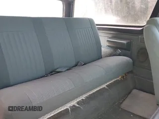 1989 Ford Bronco XL z VIN 1FMEU15NXKLA14330, wystawiony jako IAAI lot #42429531 z przebiegiem 82 009 mil mil oraz . Historia ofert i sprzedaży dostępna na DreamBid. Obrazek 8.