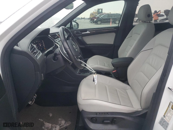 2020 Volkswagen Tiguan SEL Premium R-Line with VIN 3VV4B7AX9LM135786, listed as a Copart auction lot 83735844 with 58,543 mi miles and Clean Title. Bid and sale history available at carsss.com. Image 7.
